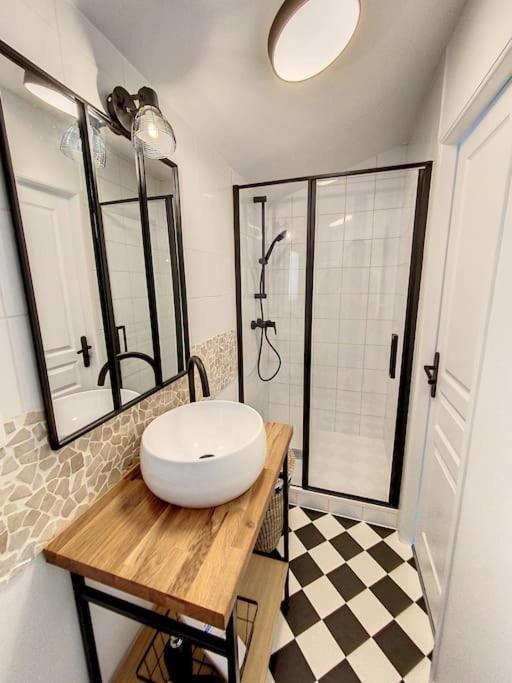 Bienvenue A La Tatoo Room Bourgoin-Jallieu Exteriör bild