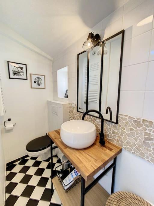 Bienvenue A La Tatoo Room Bourgoin-Jallieu Exteriör bild